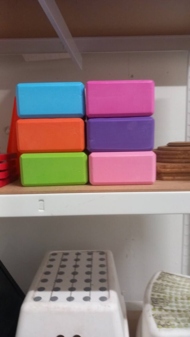 Ihanaa sunnuntaita treenaajat! Tänään olisi vapaata 12.30-14 ja klo.18 jälkeen! Nyt olis joogablokit hallissa, juottokaukalo keittiössä kupin alle jos löträäviä koiria sekä kauko-ohjauslaatikko ja ohjauskapula! Et eikun treenaamaan!